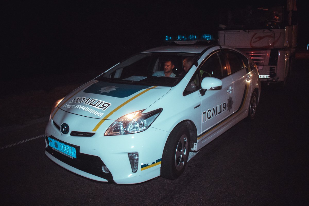 Также прибыла полиция, от комментариев правоохранители отказались Также прибыла полиция, от комментариев правоохранители отказались