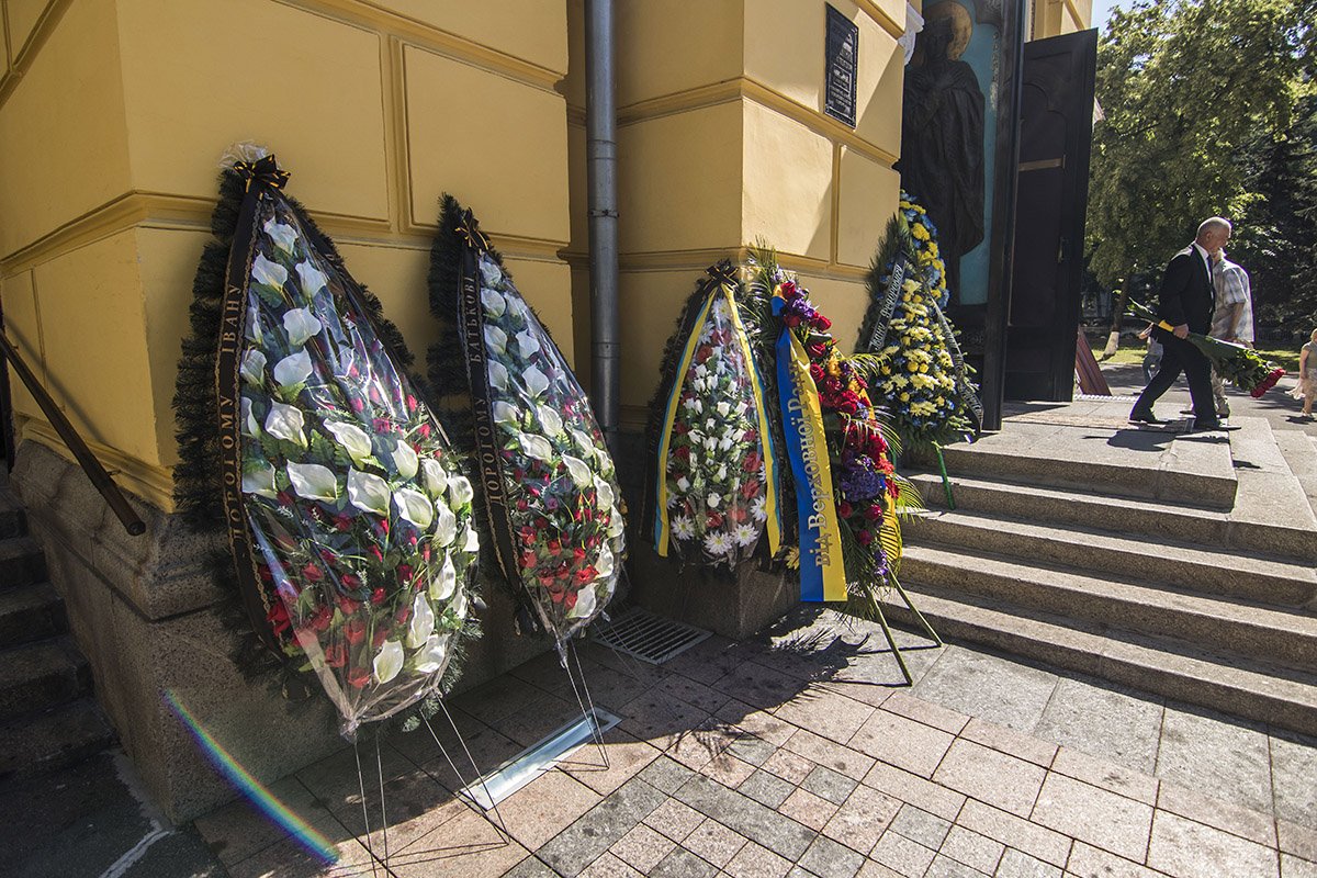 Для поэта приготовили венки