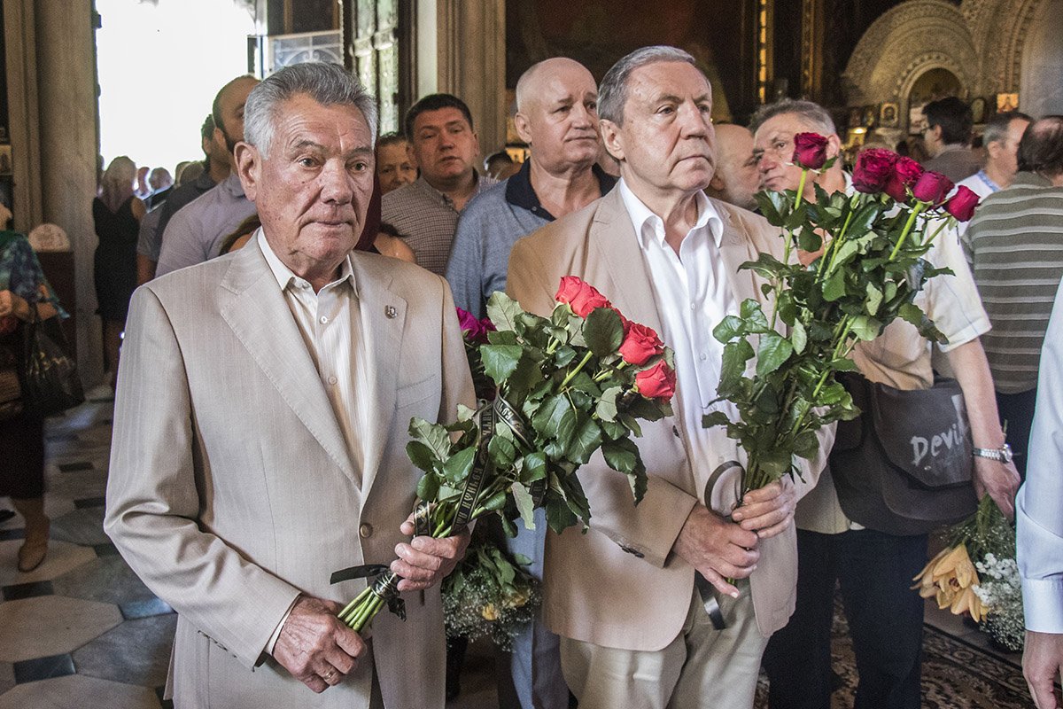 Александр Омельченко пришел почтить память писателя