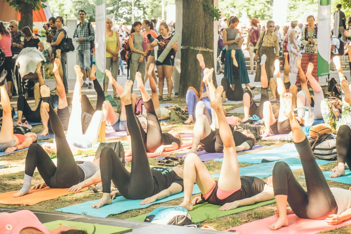 И подставим левую ногу небу