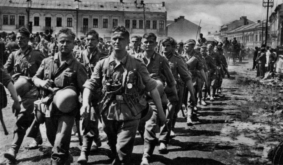 В этот день в 4:00 фашистская Германия нарушила западные границы СССР В этот день в 4:00 фашистская Германия нарушила западные границы СССР