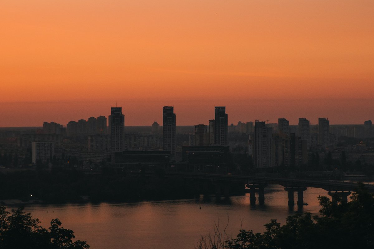 Этот город сегодня еще не видел солнца