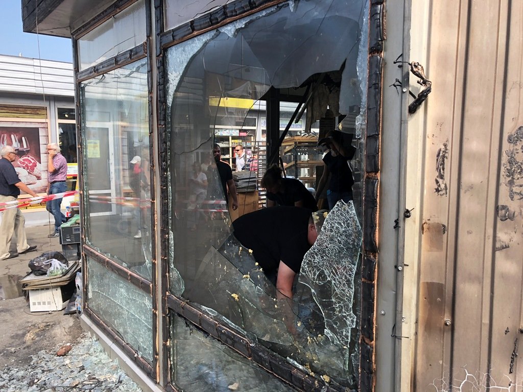 На улице Срибнокильской горели киоски На улице Срибнокильской горели киоски