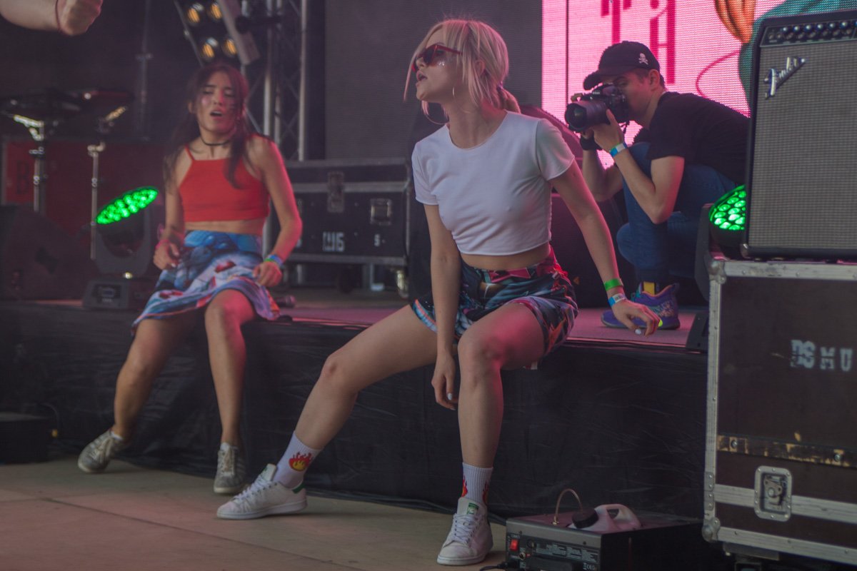 Горячие девочки из Счастливых людей Горячие девочки из Счастливых людей