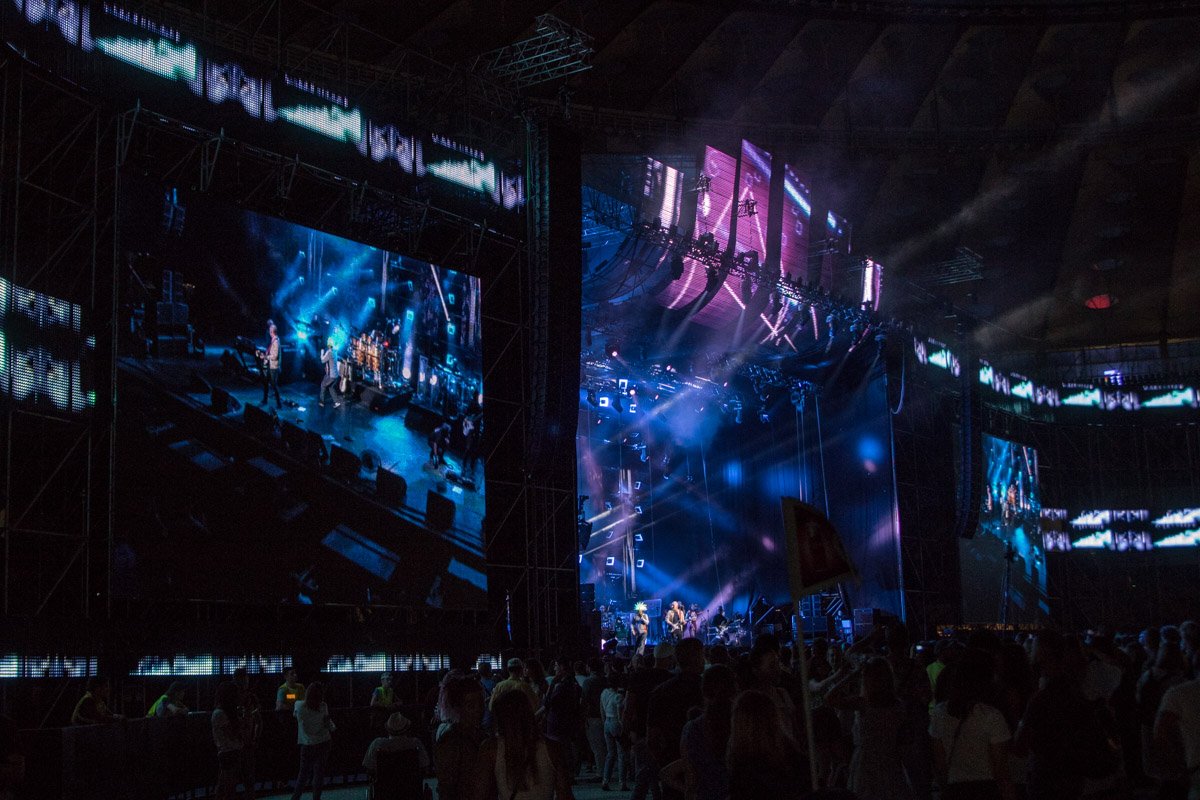 Вся сцена в огнях Вся сцена в огнях