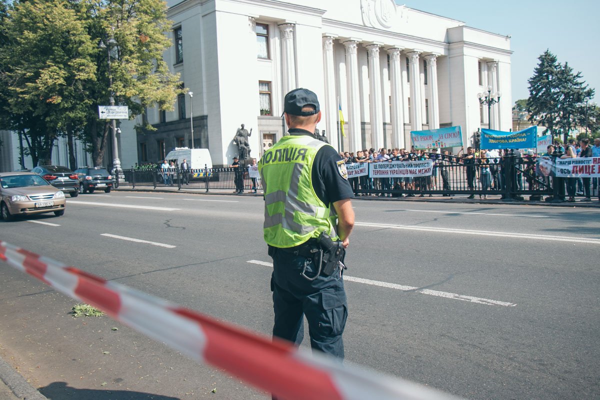 За ходом акции наблюдала полиция 