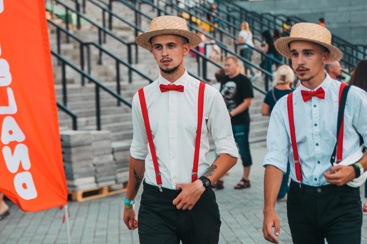 А в этом лимонаде точно нет алкоголя, а то в глазах уже двоится? А в этом лимонаде точно нет алкоголя, а то в глазах уже двоится?