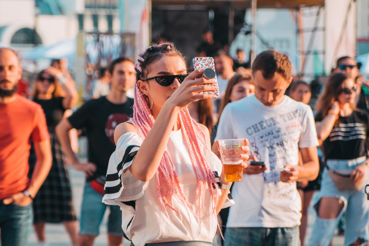 В Инстик В Инстик