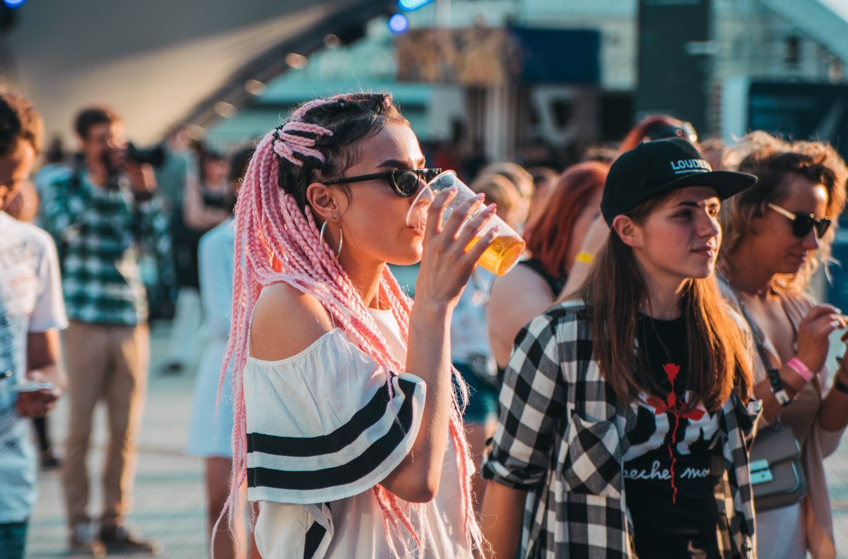 На фестивале очень жарко На фестивале очень жарко