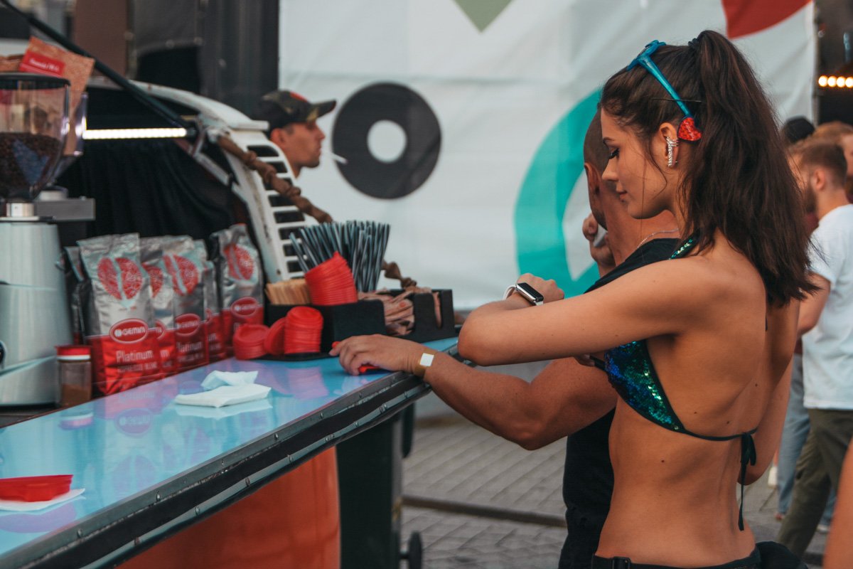 Девушка оделась по погоде, уж точно Девушка оделась по погоде, уж точно