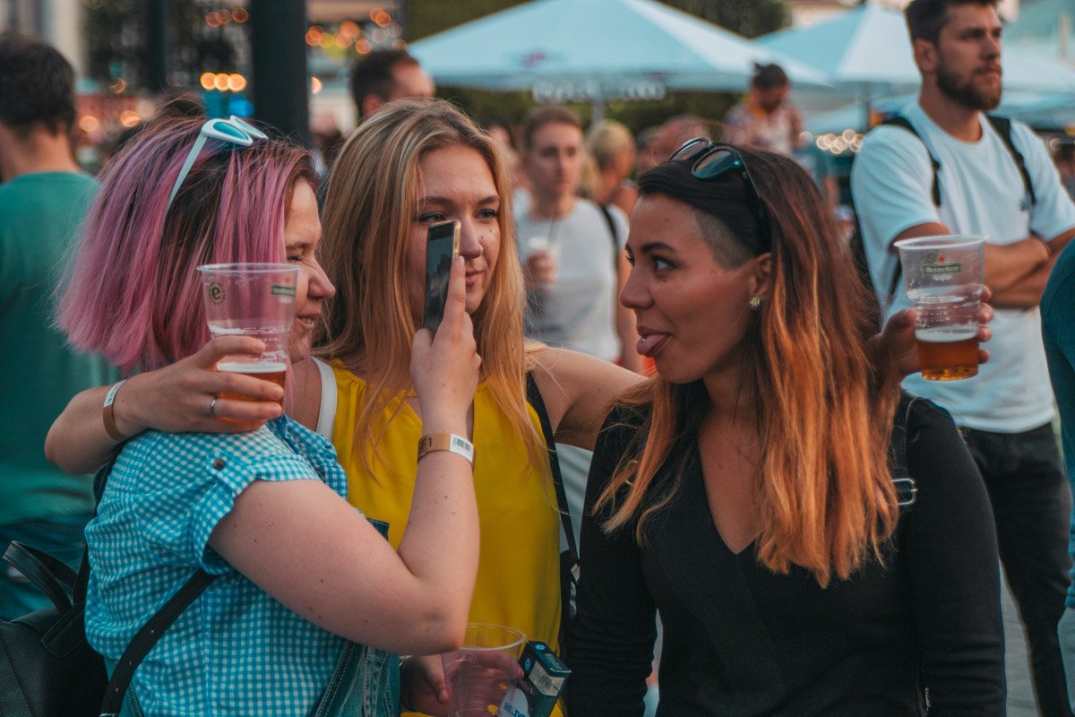 Ну вот, опять с телефоном в руках Ну вот, опять с телефоном в руках