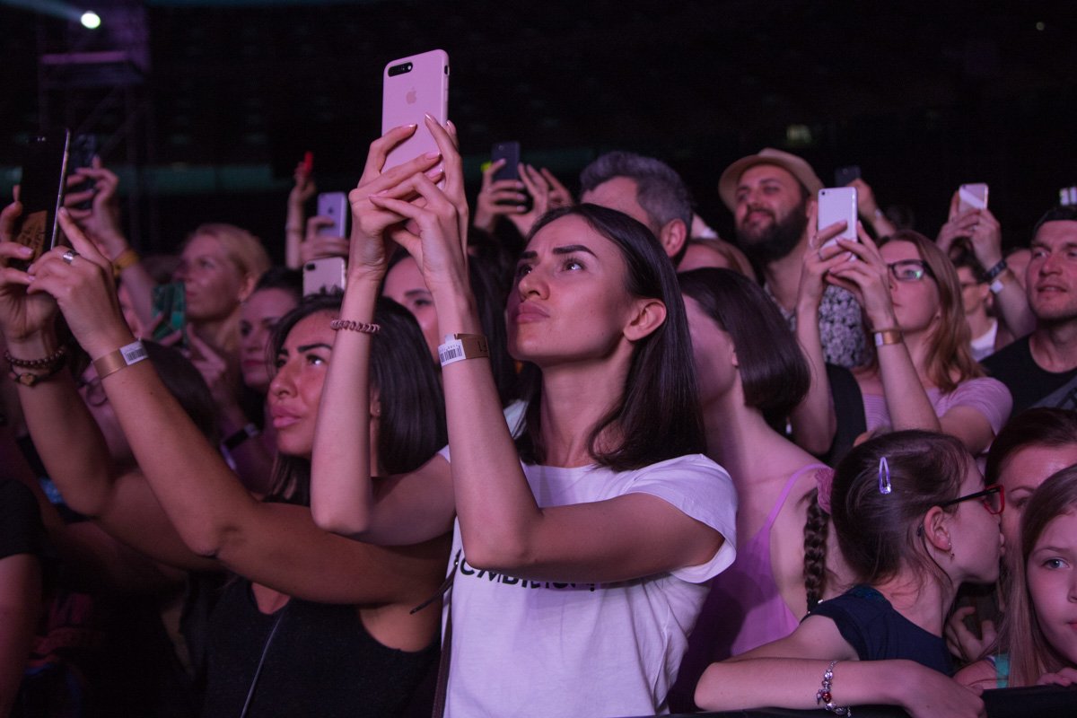 Все снимают! Ааааа! Все снимают! Ааааа!