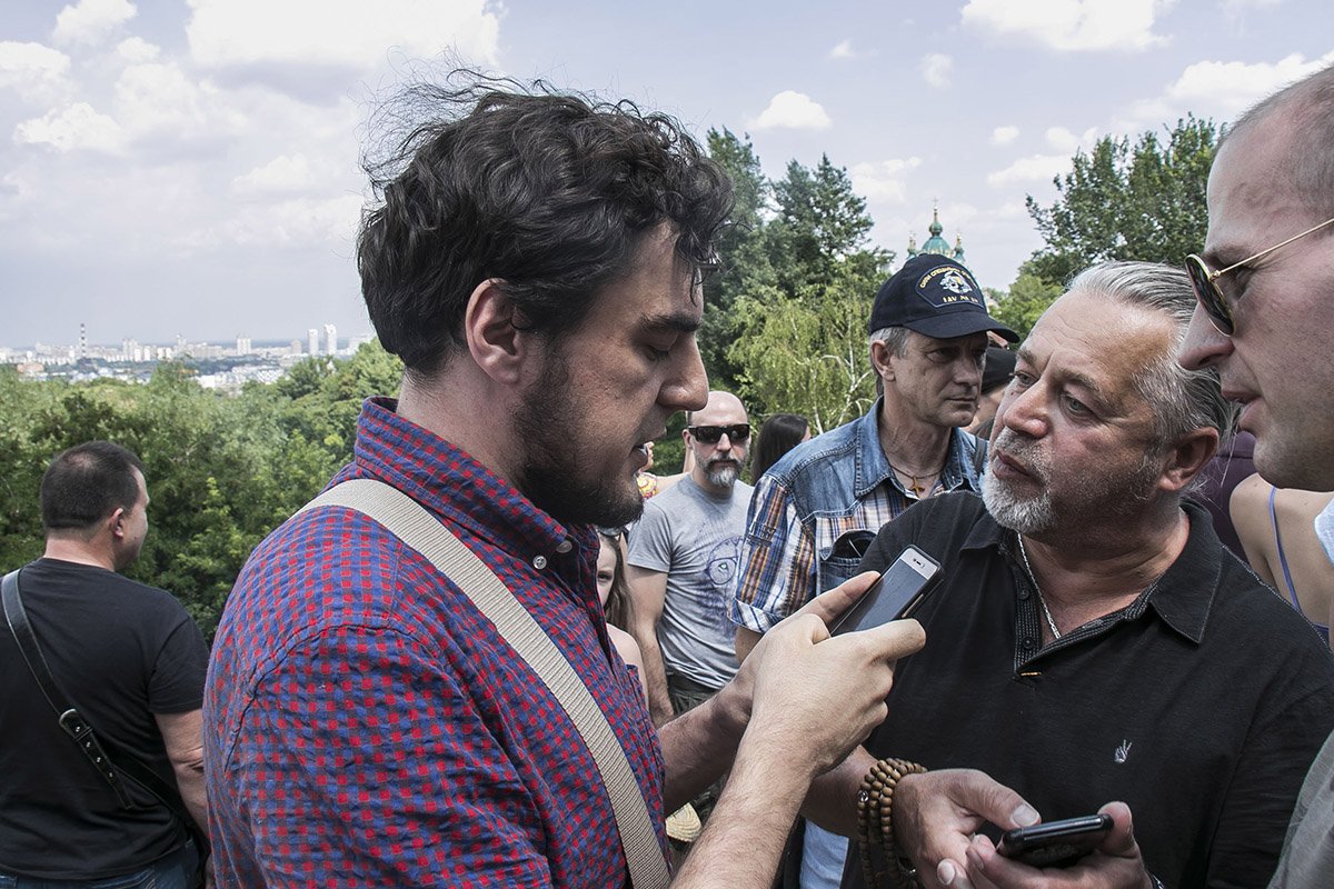 Мужчина рассказал, что обвиняет Гребенщикова в одобрении аннексии Крыма Мужчина рассказал, что обвиняет Гребенщикова в одобрении аннексии Крыма