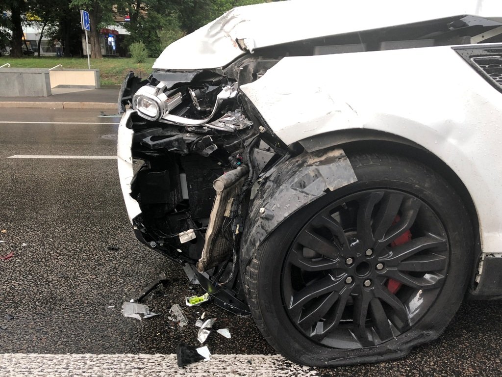 По словам полиции, прибывшей на место происшествия, скоростной режим водителями обоих транспортных средств не нарушался По словам полиции, прибывшей на место происшествия, скоростной режим водителями обоих транспортных средств не нарушался