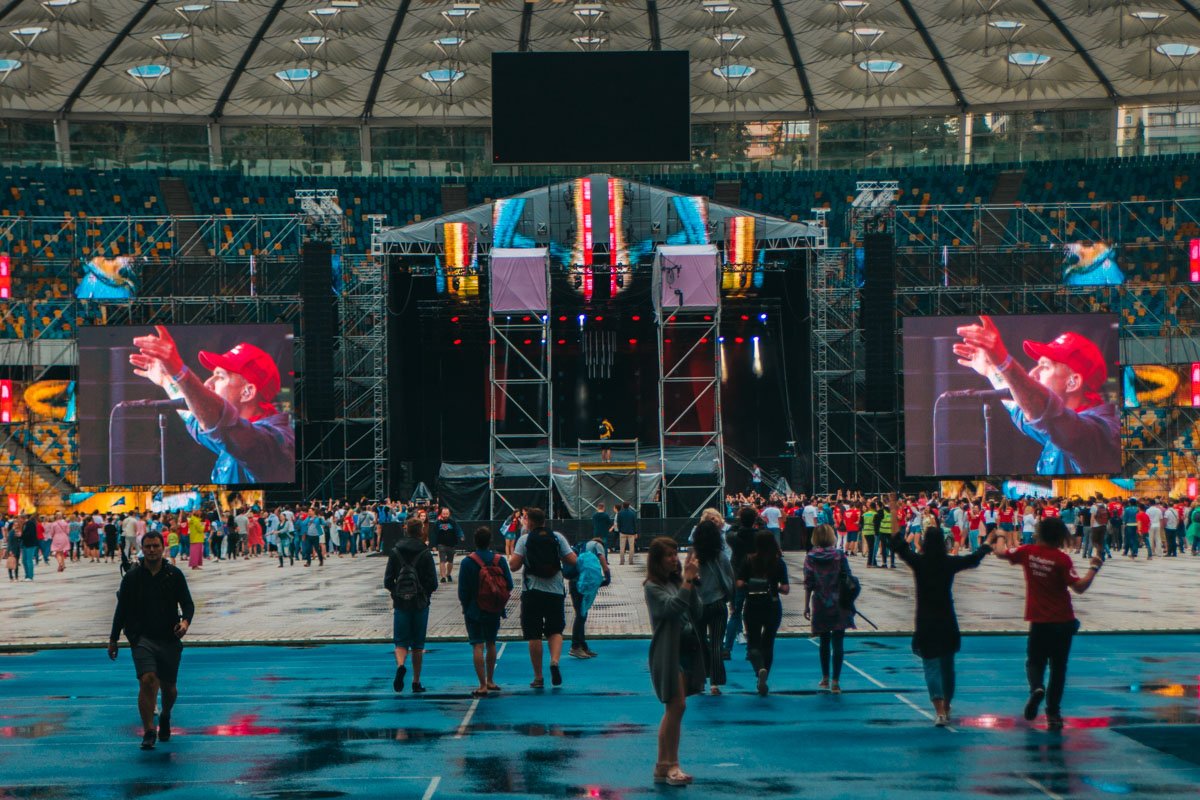 Открыл основную сцену Сергей Михалок Открыл основную сцену Сергей Михалок