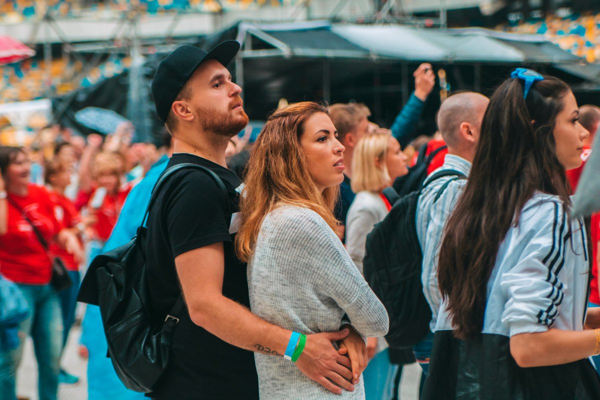 Высматривают британцев на сцене Высматривают британцев на сцене