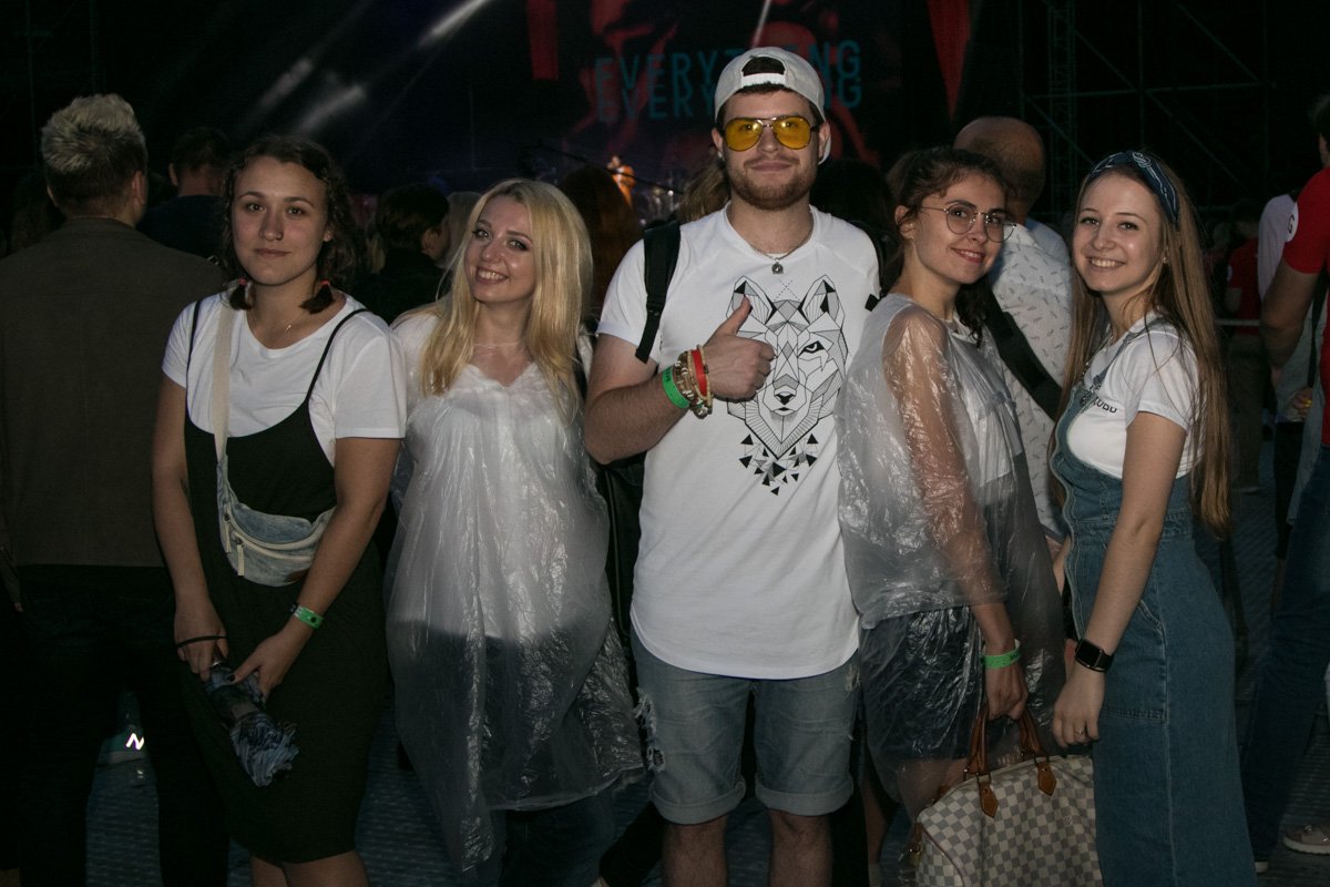 Все любят позировать Информатору Все любят позировать Информатору