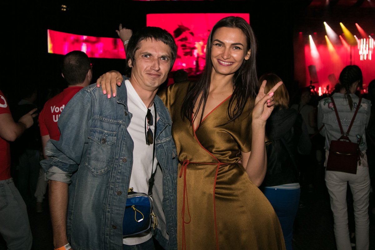 Пока девушка не подозревает, что останется недовольной снимком :) Пока девушка не подозревает, что останется недовольной снимком :)