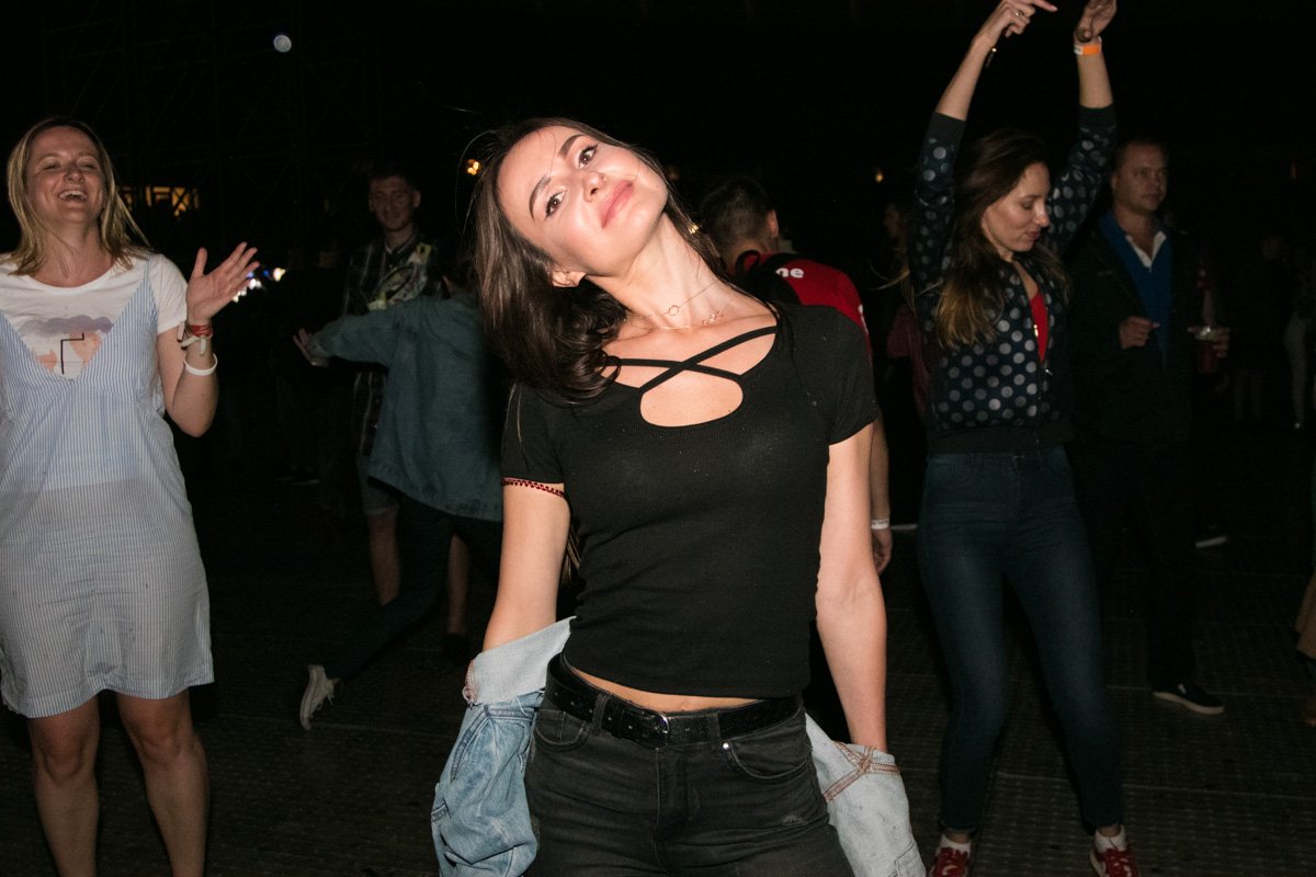 Это все Тео с девушками делает Это все Тео с девушками делает