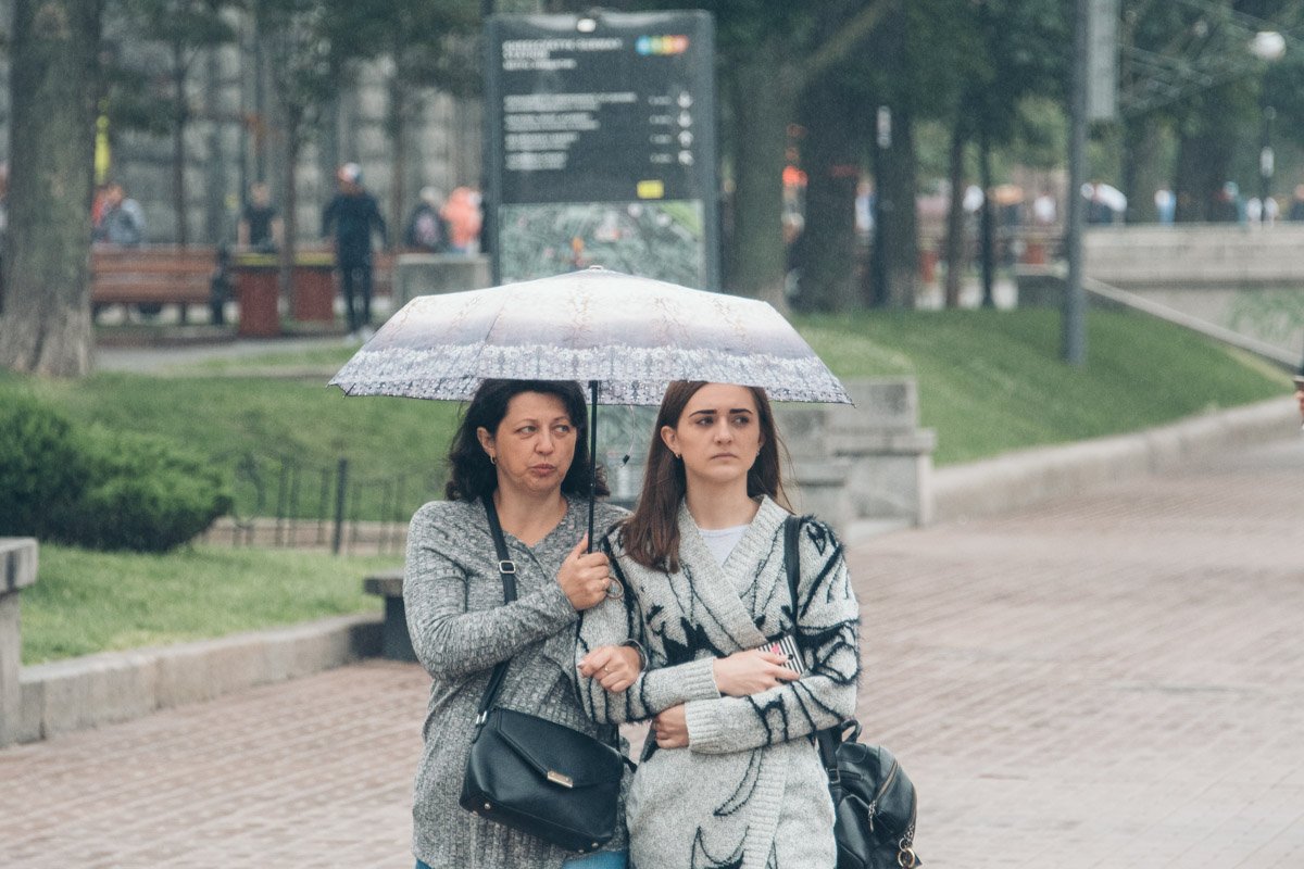 Девочки, не расстраивайтесь, совсем скоро дождь закончится и выйдет солнышко