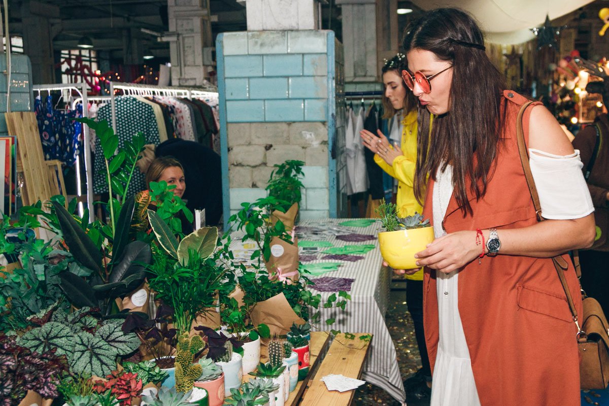 Выбирать цветок - это вам не мужчину! Сразу видно, где кактус, а где нарцисс Выбирать цветок - это вам не мужчину! Сразу видно, где кактус, а где нарцисс