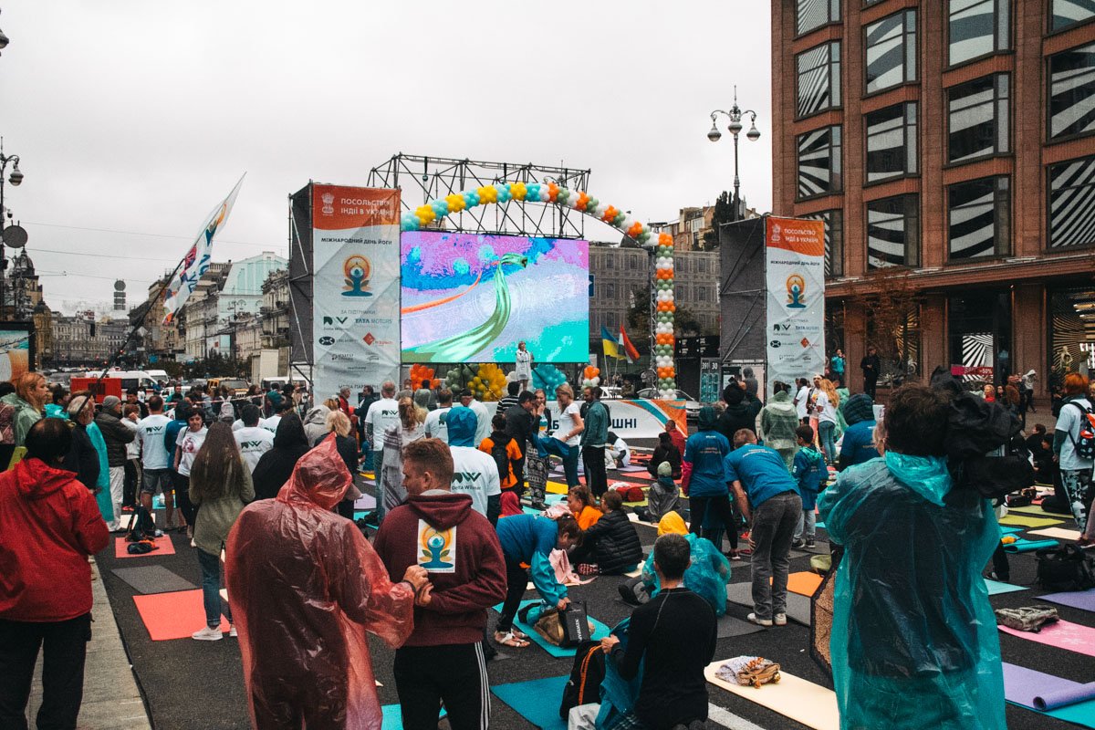 На Крещатике отметили международный день йоги На Крещатике отметили международный день йоги