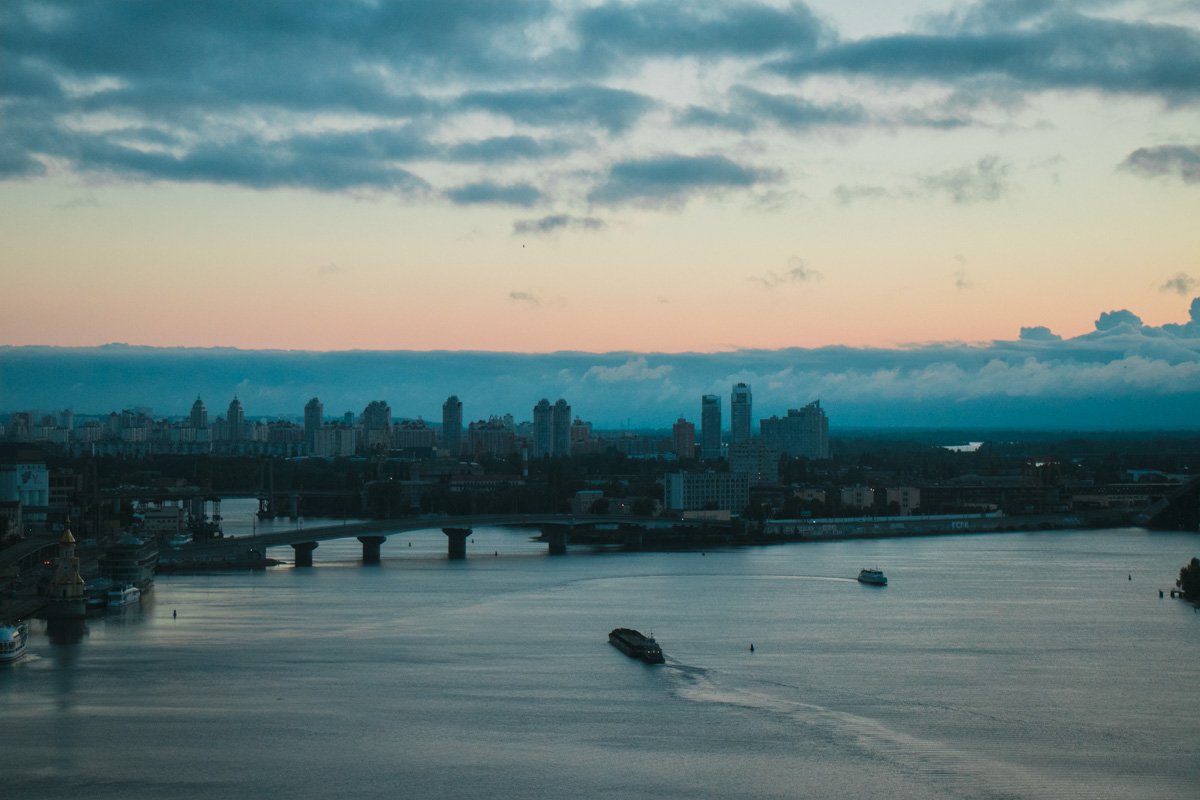 Даже облака массово собрались посмотреть на счастливые лица будущих студентов