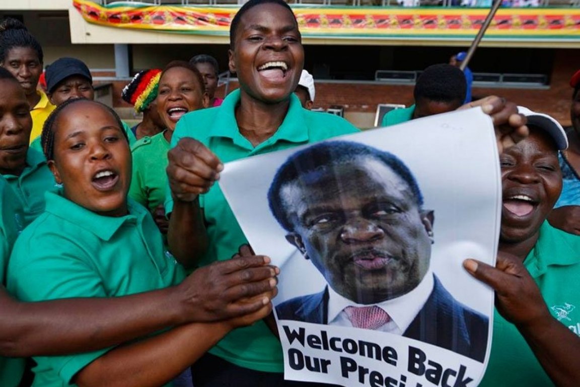 На стадионе взорвали бомбы, когда там выступал президент Зимбабве Эммерсон Мнангагва