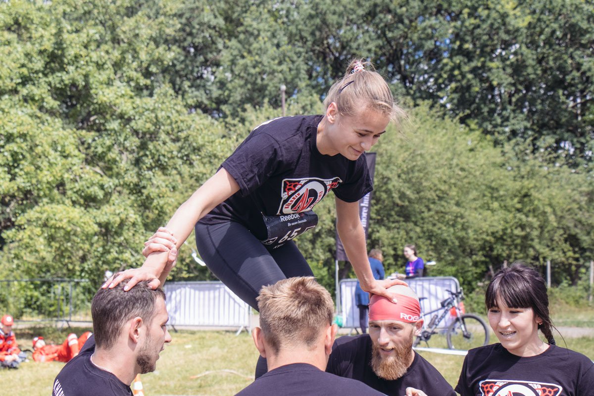 Вот так и идут по головам