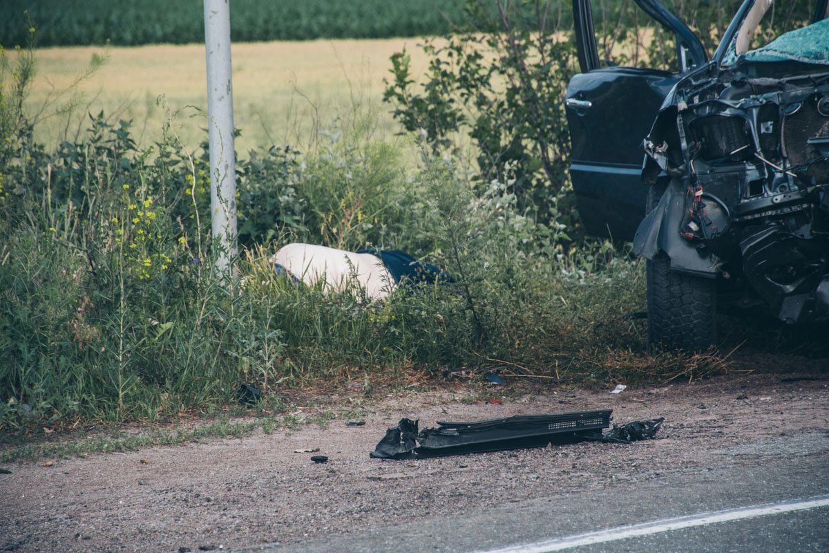 В аварии погибли два пассажира Тoyota. Водителя в тяжелом состоянии забрала скорая помощь