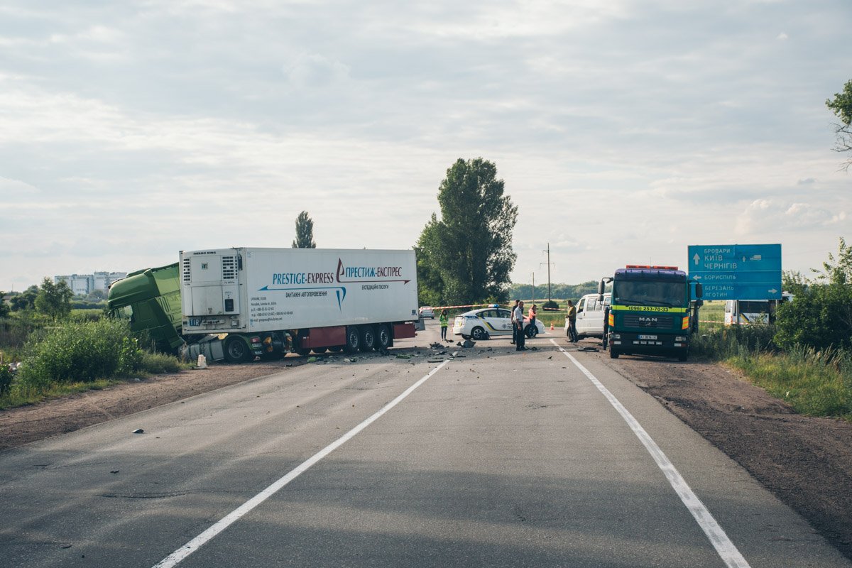 Кольцевую дорогу, на которой столкнулись машины, перекрыли