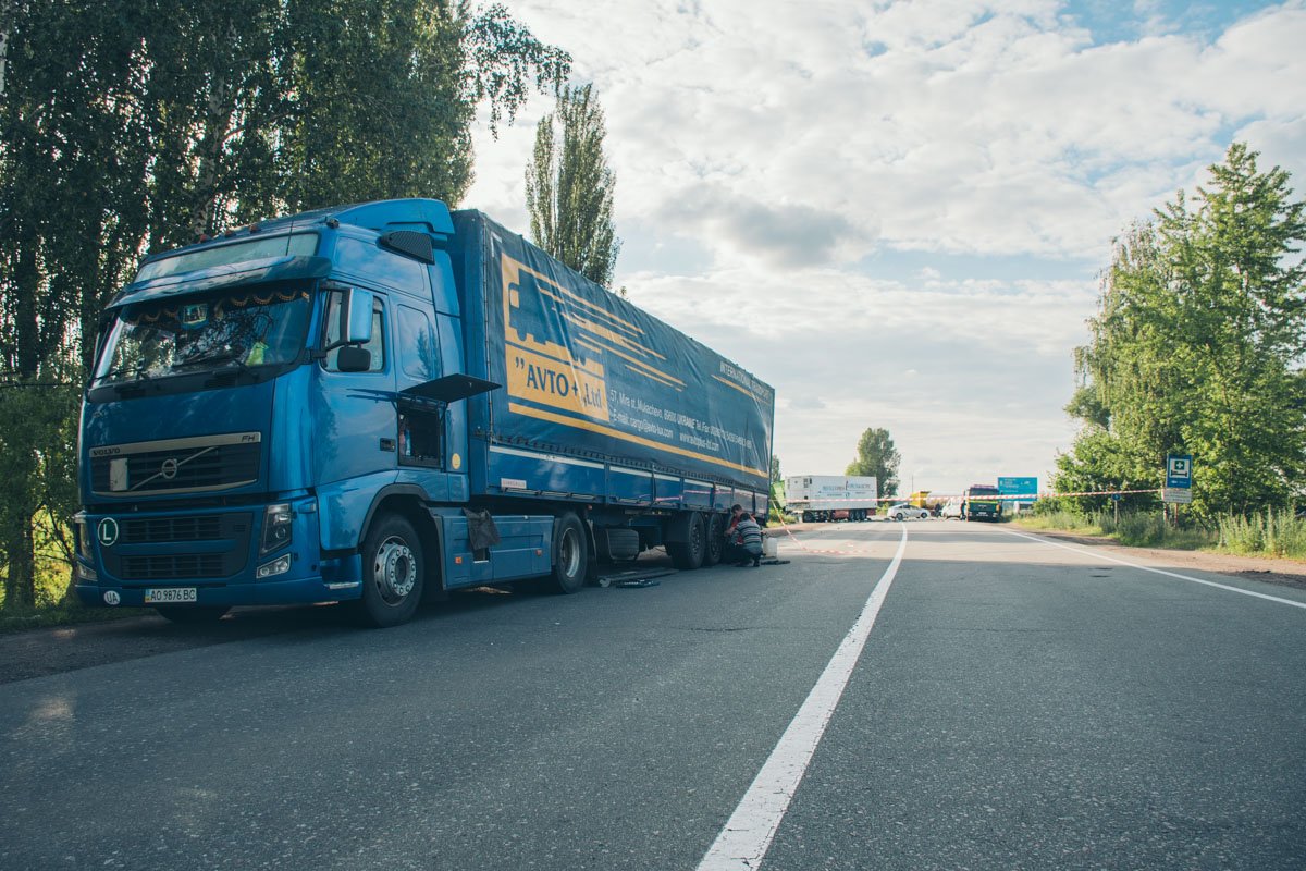  Правоохранители опрашивают очевидцев и устанавливают обстоятельства трагедии