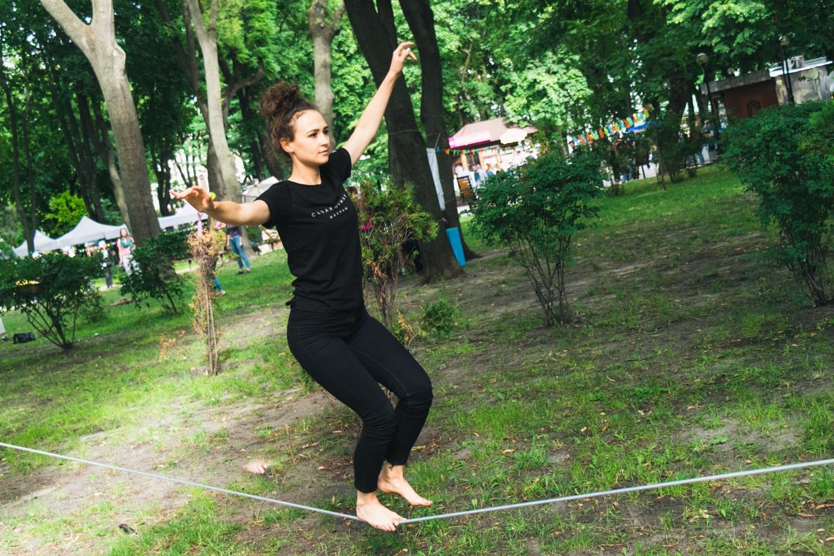 Чрезмерная эмоциональность молодежи - их главная проблема, считают все взрослые. Поэтому многие учатся держать равновесие