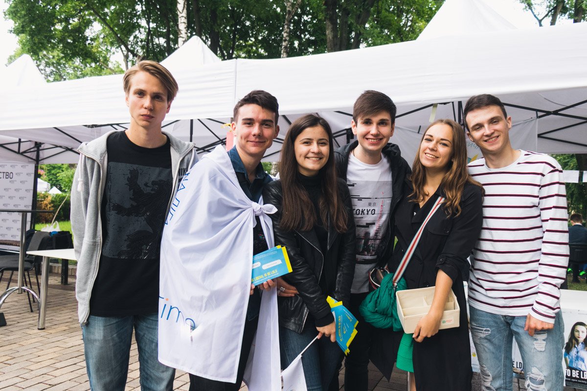 Кто тут у нас такой молодой, а уже такой серьезный?