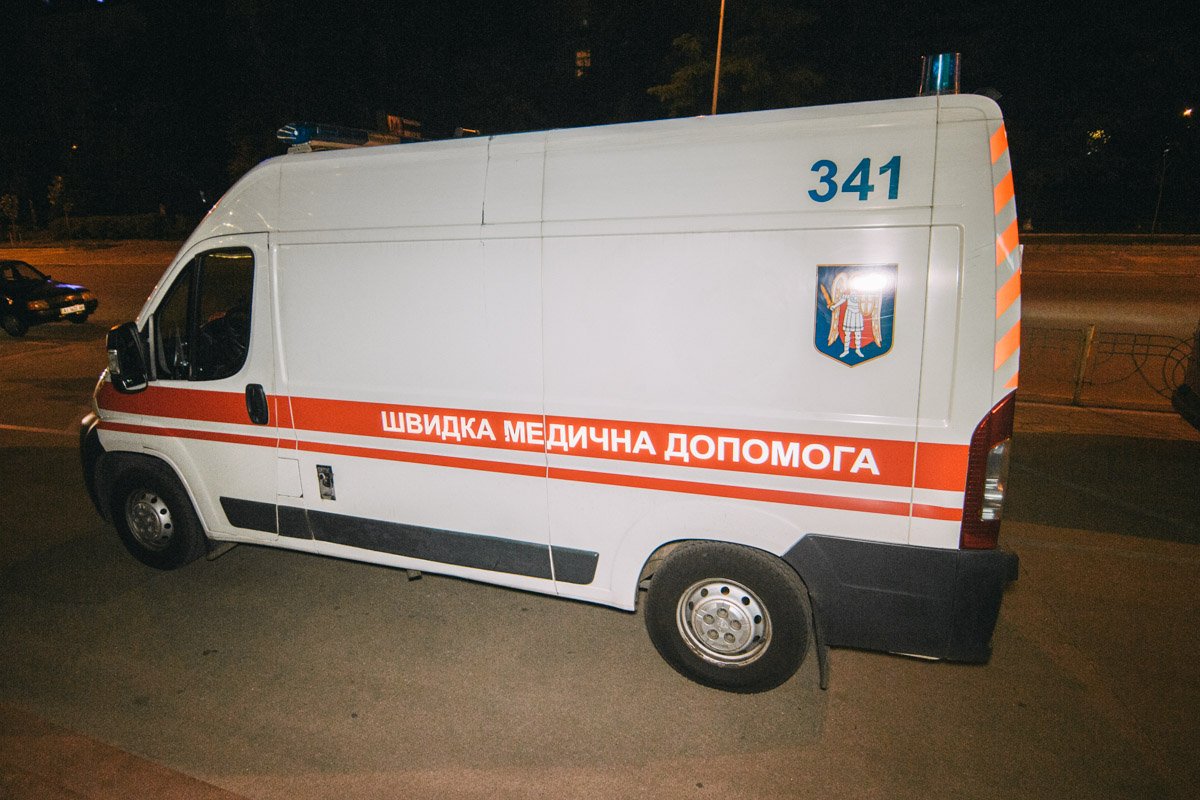 На место прибыли карета скорой помощи и патрульные. Причину смерти установят эксперты На место прибыли карета скорой помощи и патрульные. Причину смерти установят эксперты