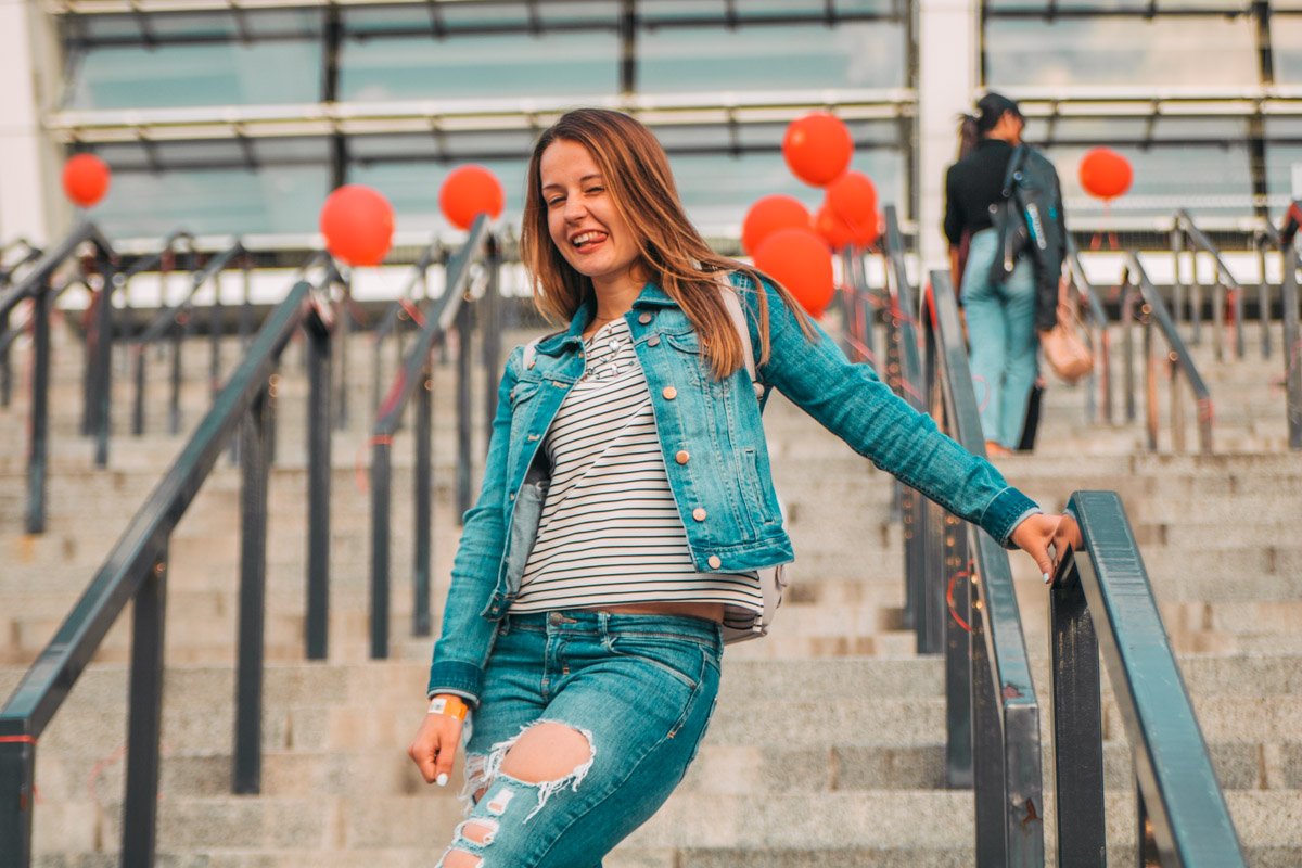 Вот с красотками на фестивале проблем не было. 