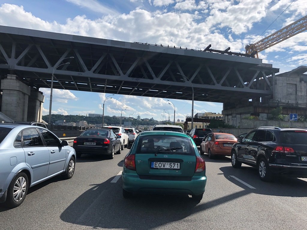 ДТП парализовало движение в сторону Подола