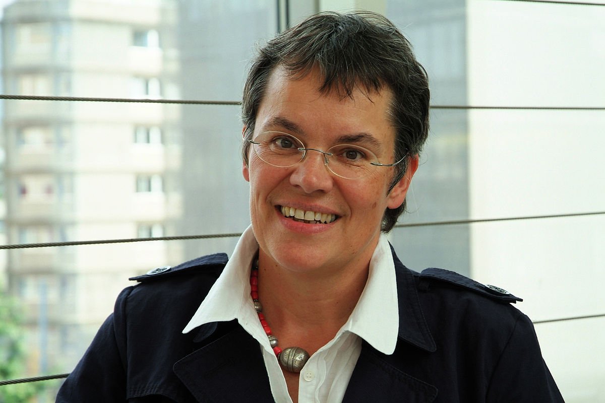 Украденный светофор, новый президент ПАСЕ и самая некрасивая в мире собака: ТОП новостей дня 1