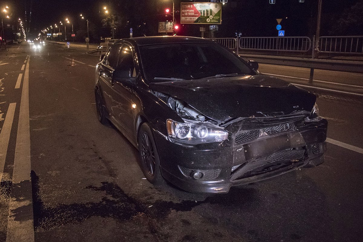 На перекрестке бульвара Перова и улицы Николая Кибальчича столкнулись Škoda, Hyundai и Mitsubishi