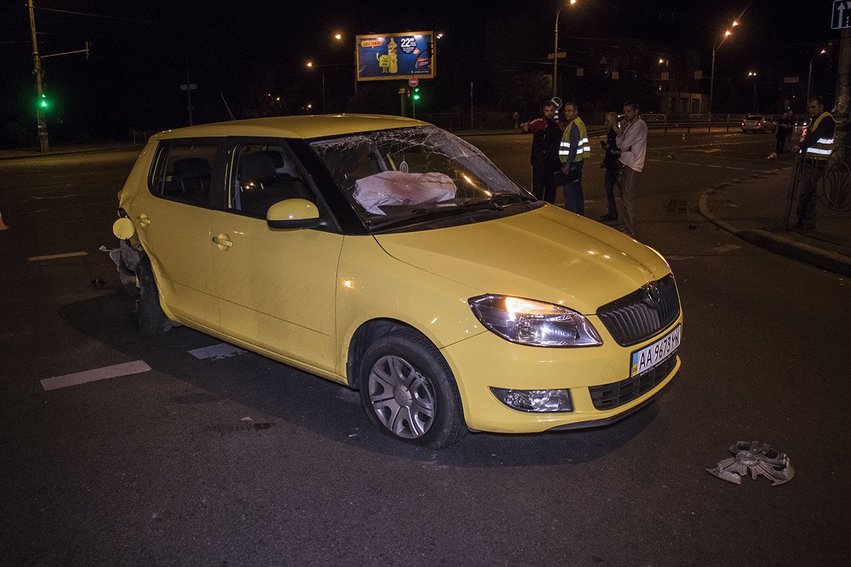 От удара Škoda перевернулась