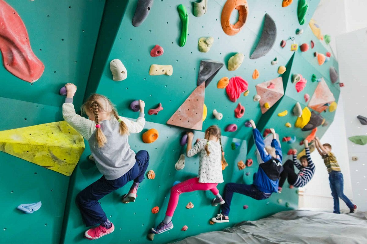 На скалодроме НАУ дети до 16 лет могут заниматься бесплатно