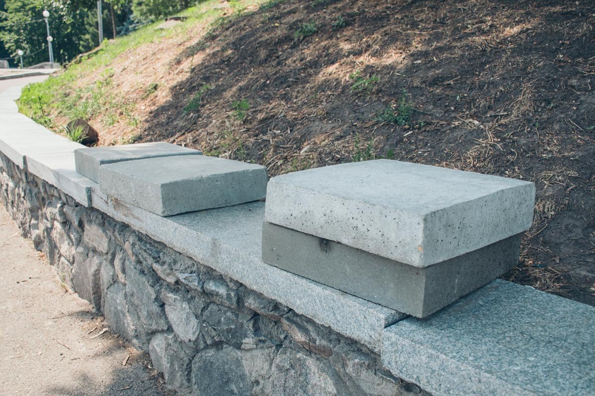 В надежде, что их поставят, куда нужно