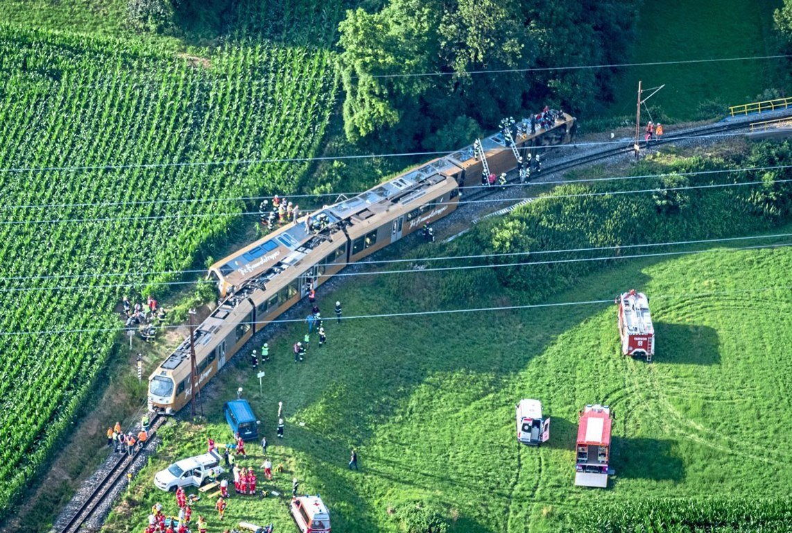 В Австрии, к западу от Вены, сошел с рельсов пассажирский поезд
