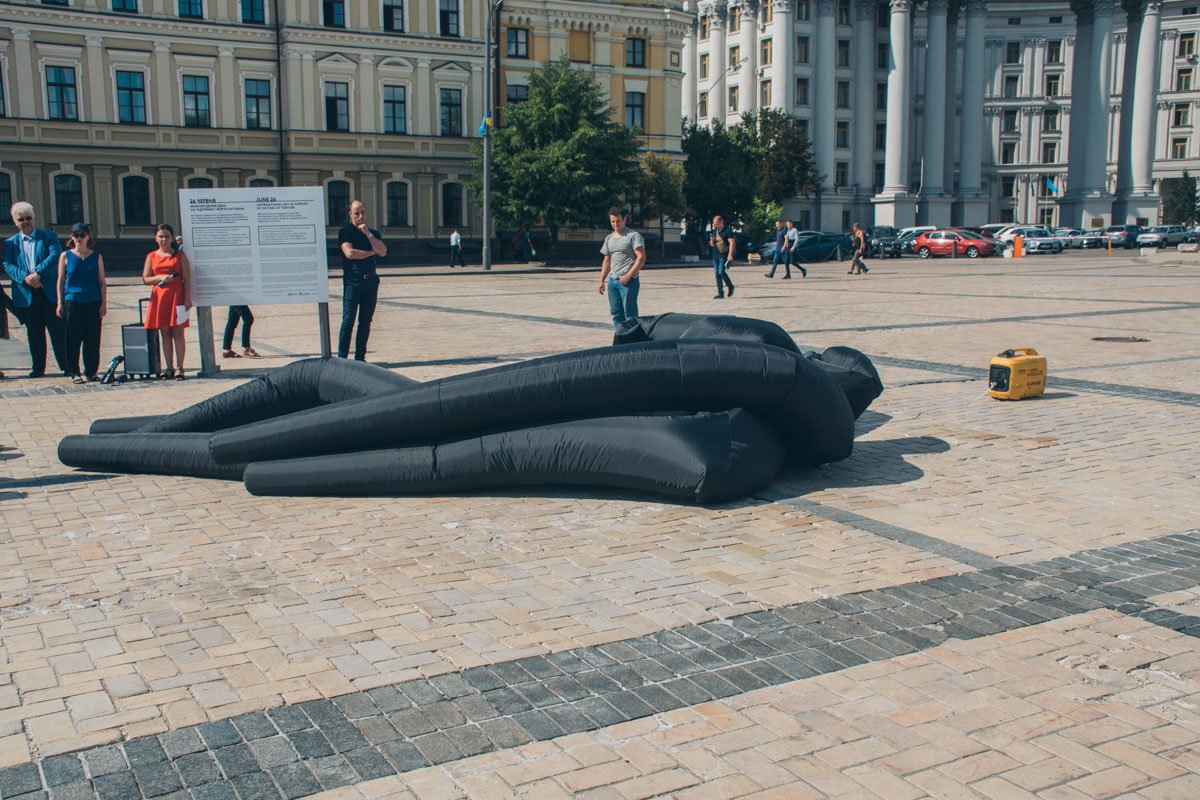 Надувную скульптуру установили на Михайловской площади
