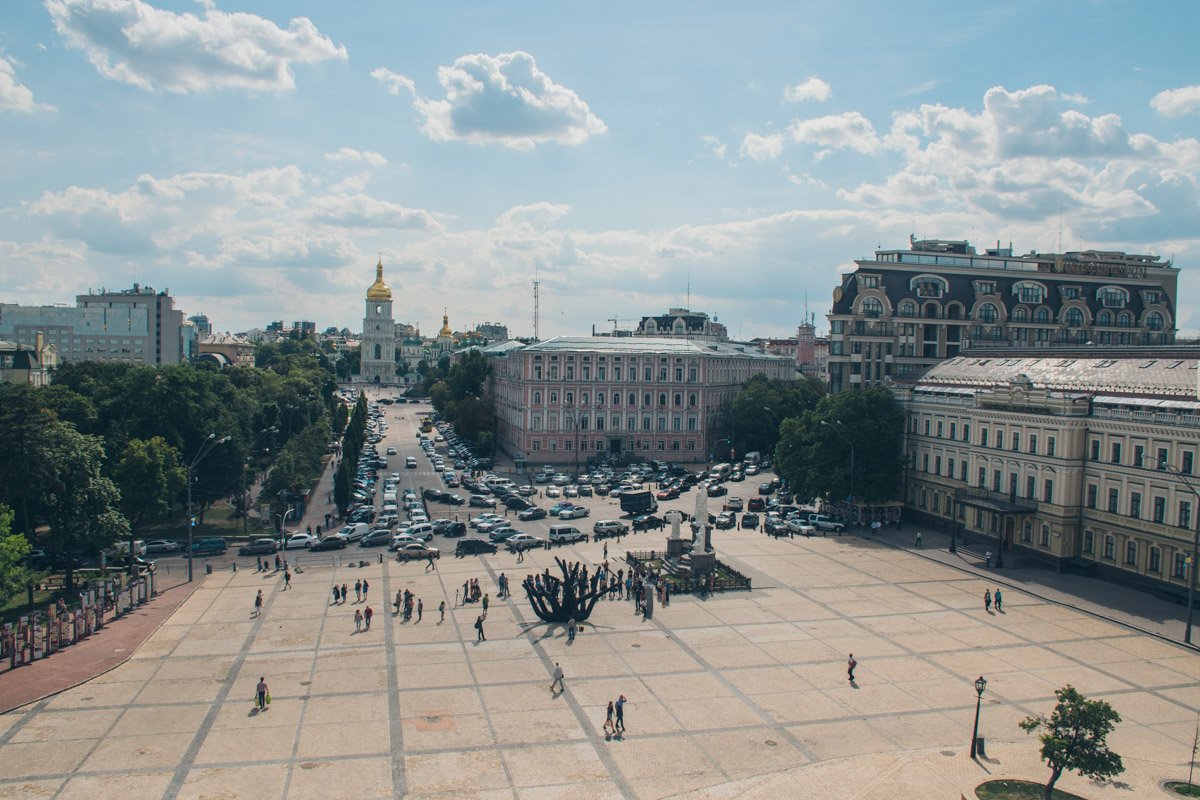 Надувную скульптуру установили на Михайловской площади