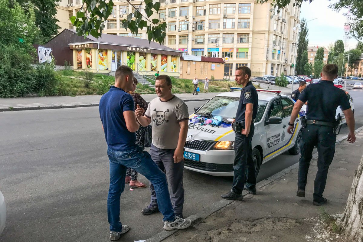 В Киеве на улице Парково-Сырецкой, 17 произошла стрельба. В результате конфликта никто не пострадал В Киеве на улице Парково-Сырецкой, 17 произошла стрельба. В результате конфликта никто не пострадал