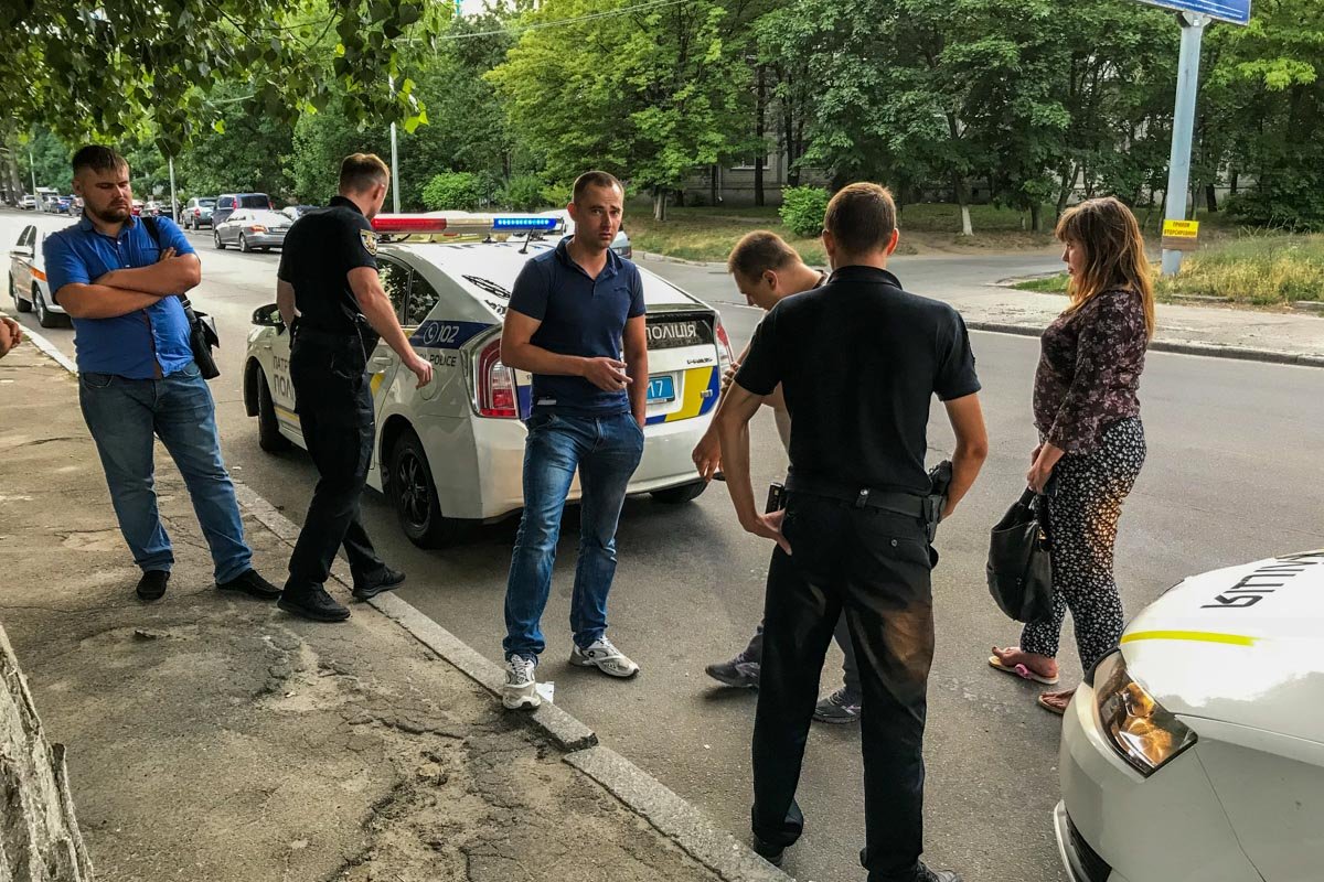 Небезразличные граждане поинтересовались, что они ищут. Предположительно, целью была так называемая «закладка» Небезразличные граждане поинтересовались, что они ищут. Предположительно, целью была так называемая «закладка»