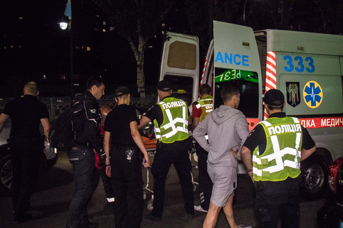 По предварительной информации, водитель не справился с управлением и упал на проезжей части По предварительной информации, водитель не справился с управлением и упал на проезжей части