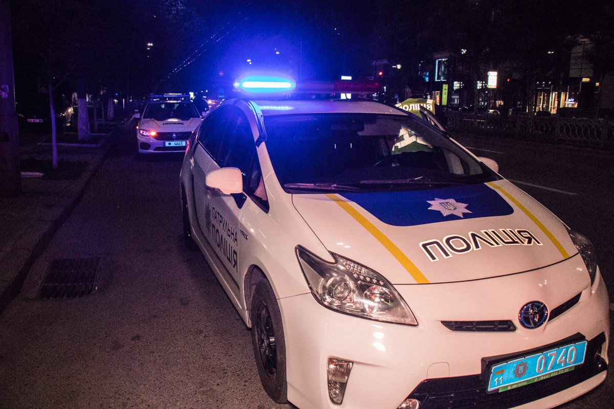 На месте работают медики и полиция. Правоохранители выясняют подробности инцидента На месте работают медики и полиция. Правоохранители выясняют подробности инцидента