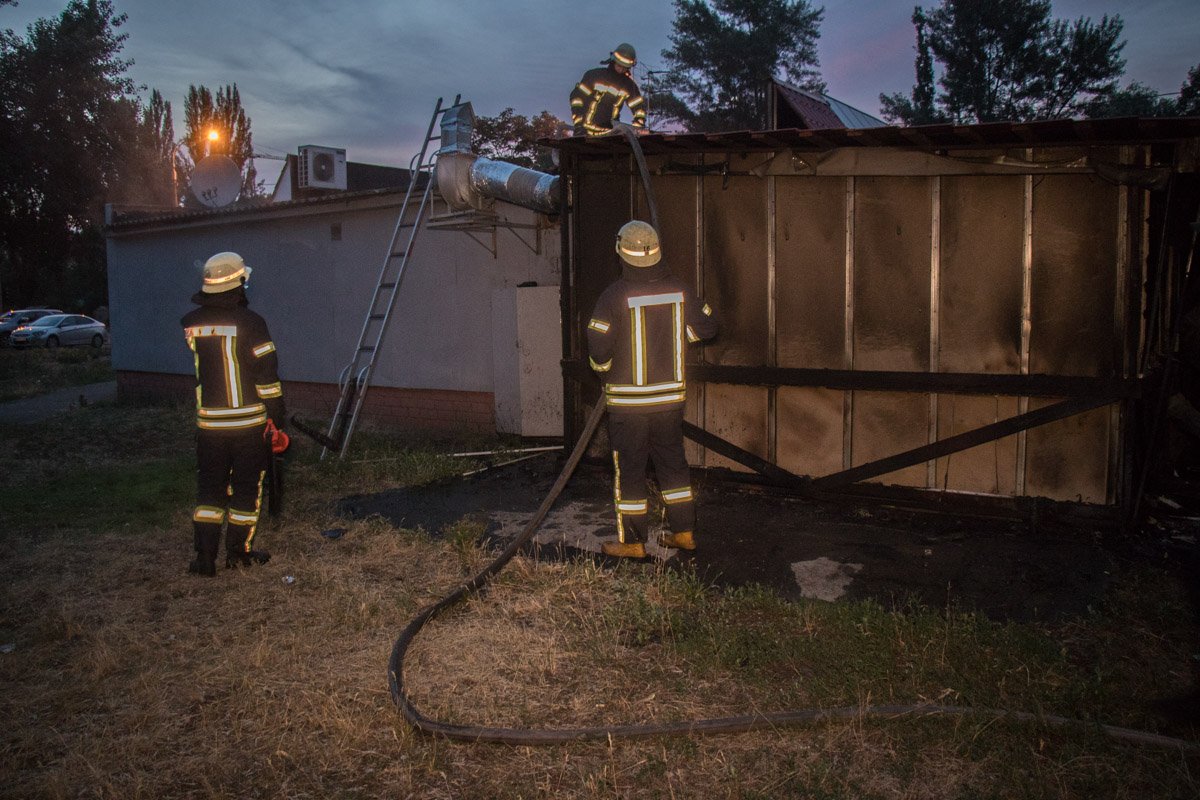 Огонь охватил площадь около 20 квадратных метров